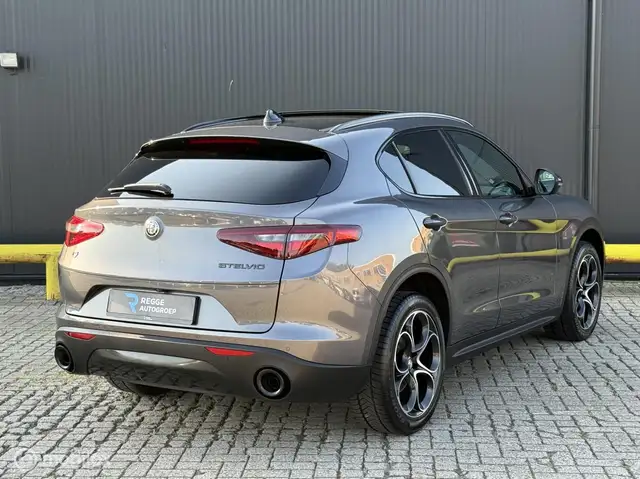 Alfa Romeo Stelvio view 3