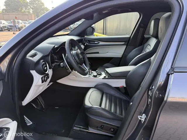 Alfa Romeo Stelvio view 10