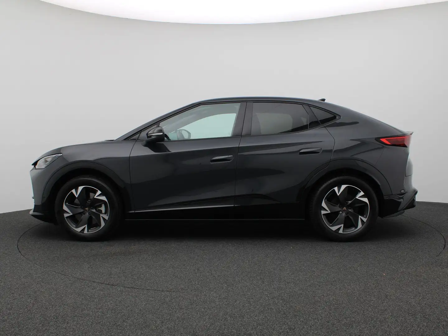 CUPRA Tavascan Business 82 kWh 286PK Warmtepomp, Matrix-LED, Keyl Grau - 2