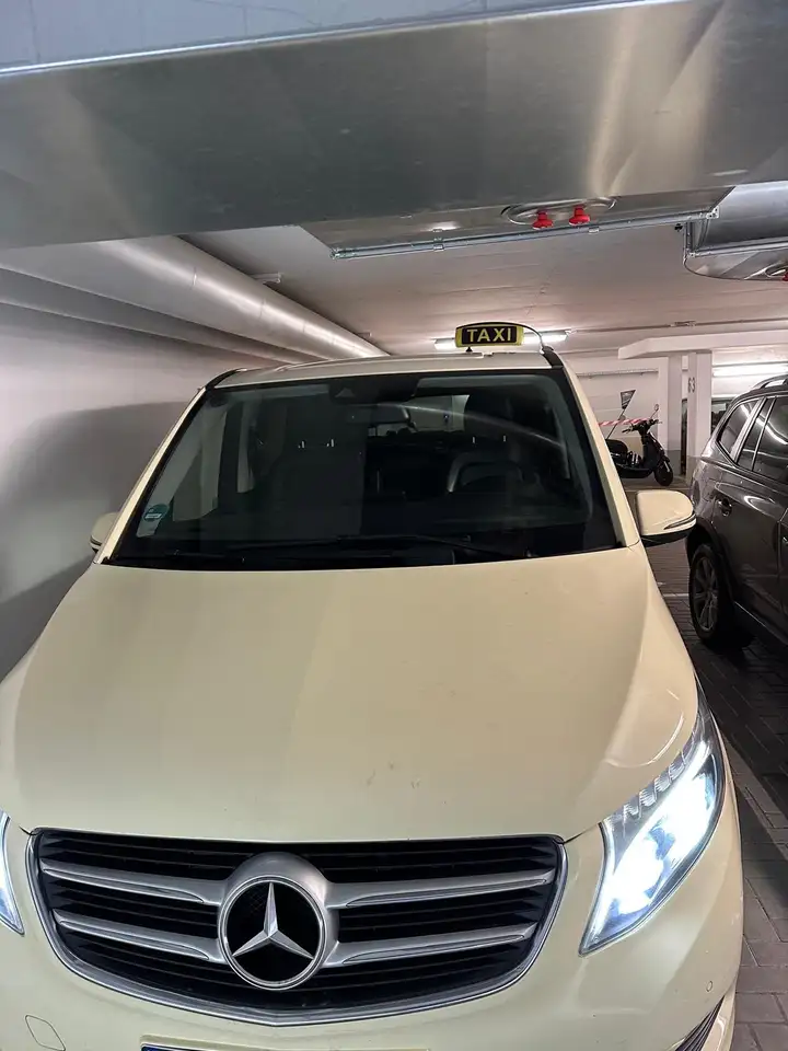 Mercedes-Benz V 220
