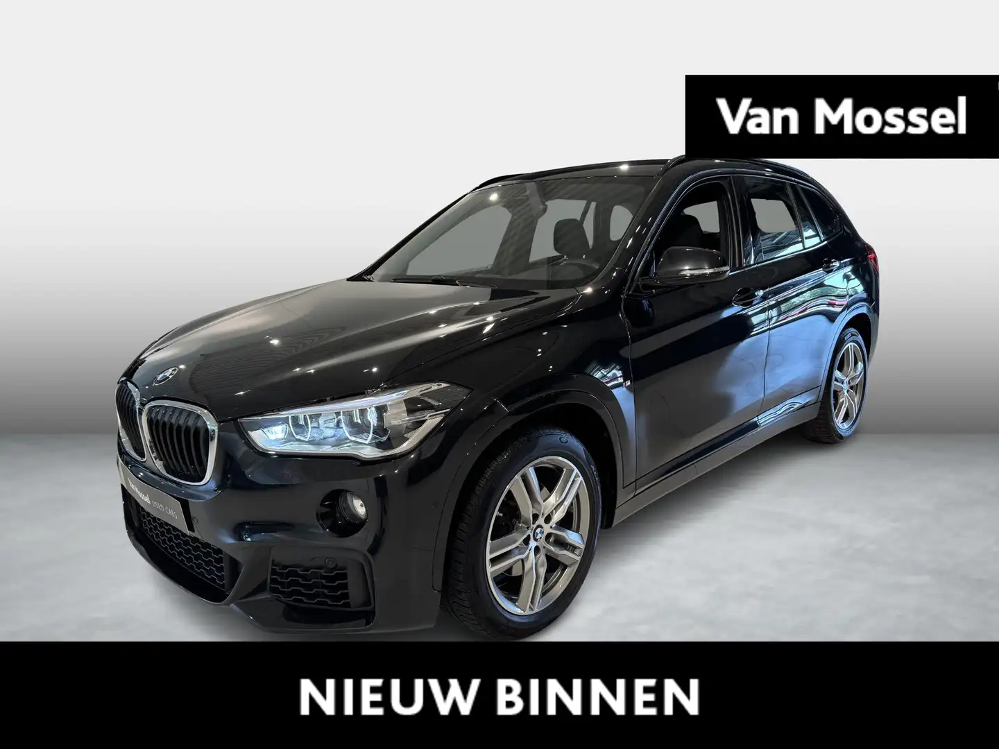 BMW X1 sDrive18iA (103 kW) Zwart - 1