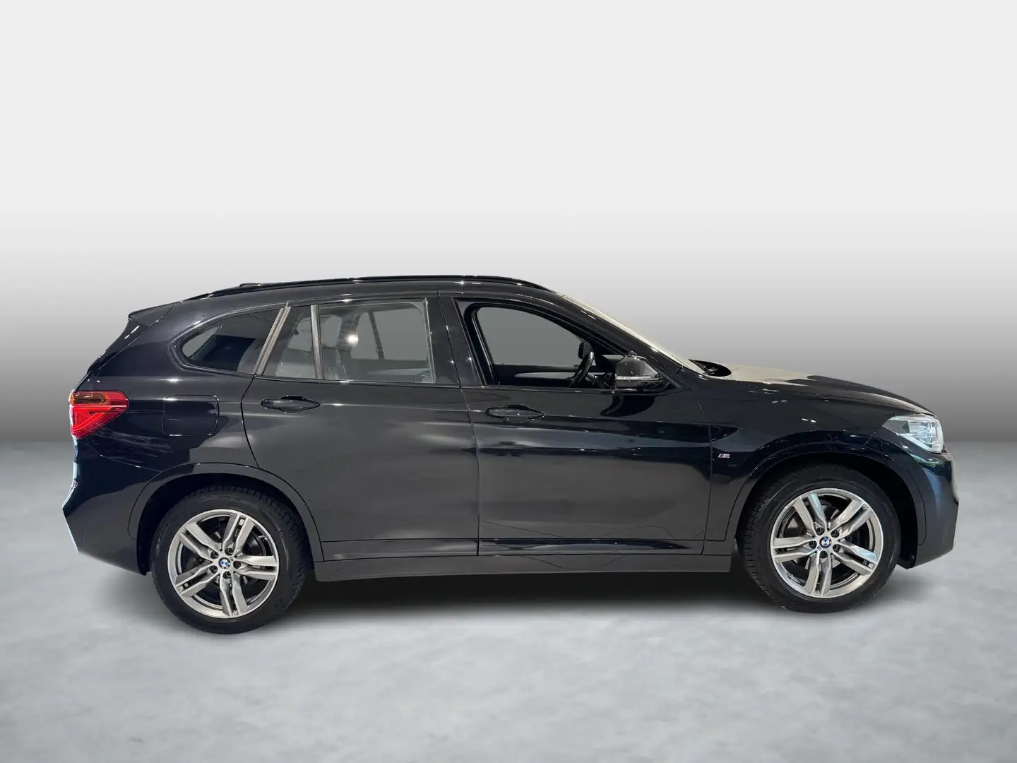 BMW X1 sDrive18iA (103 kW) Zwart - 2