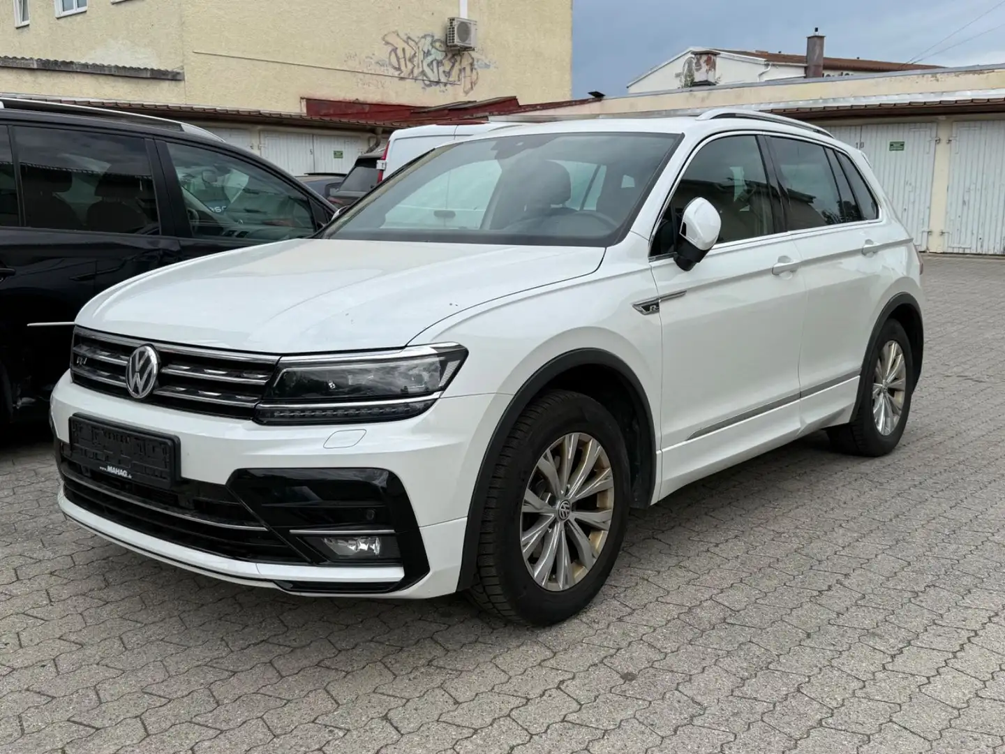 Volkswagen Tiguan 4Motion*R-LINE*ACC*PANO*STND.HEIZ* Білий - 1