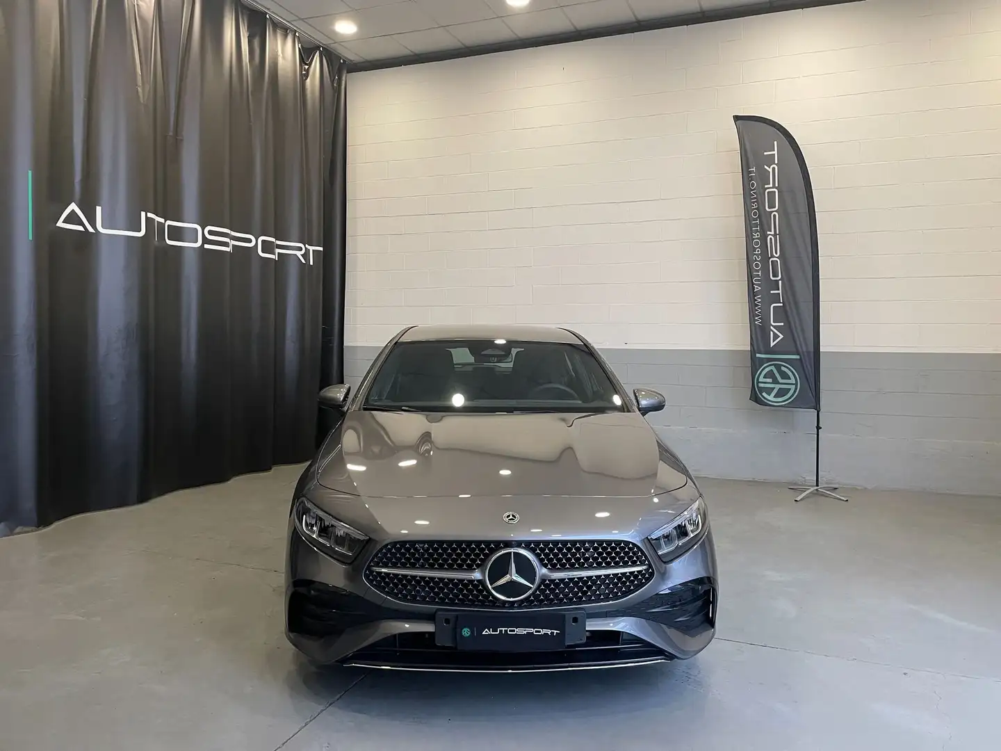 Mercedes-Benz A 180 A 180 Automatic AMG Line Premium Gris - 2