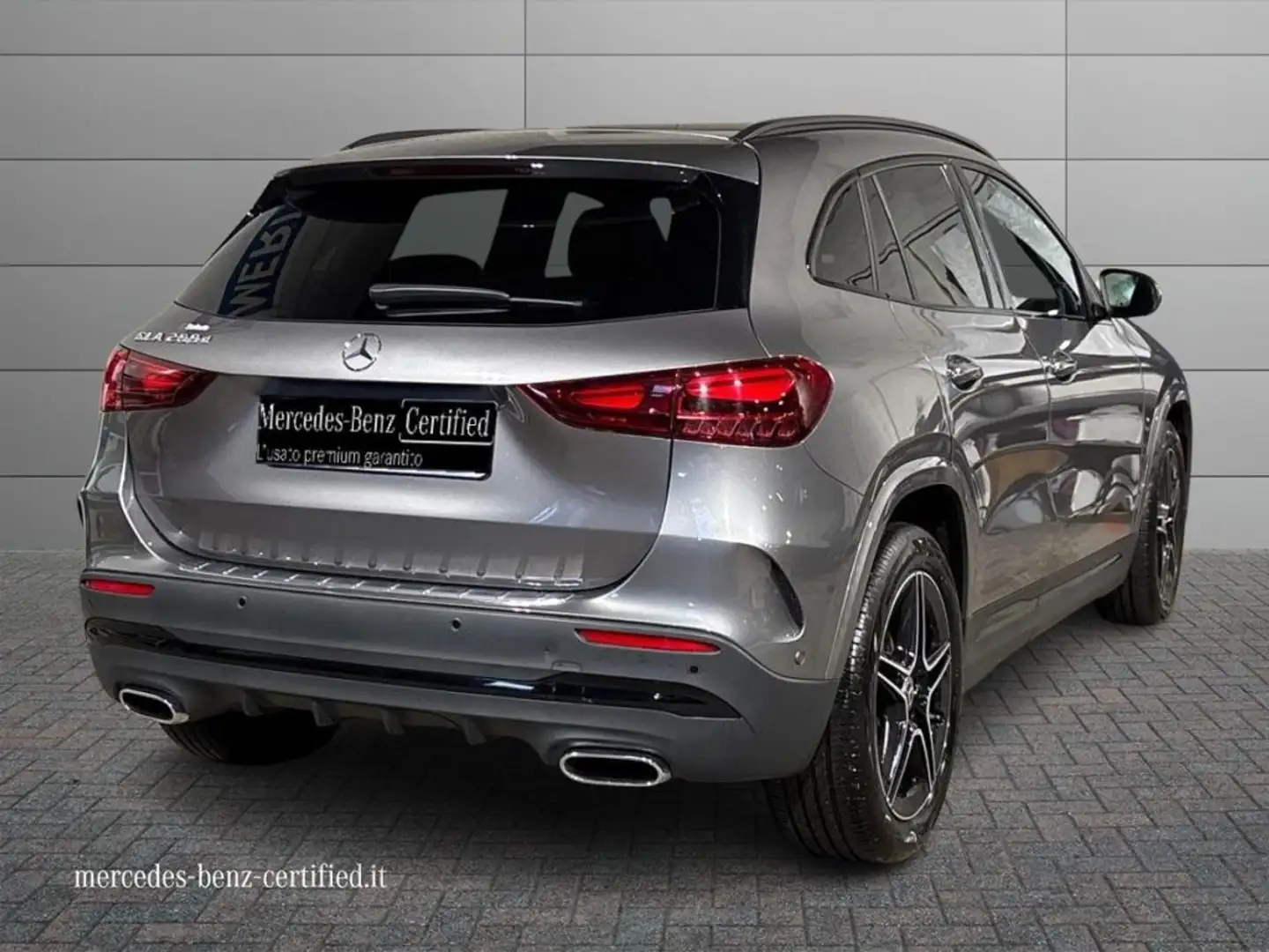 Mercedes-Benz GLA 200 d Automatic AMG Line Advanced Plus Grau - 2