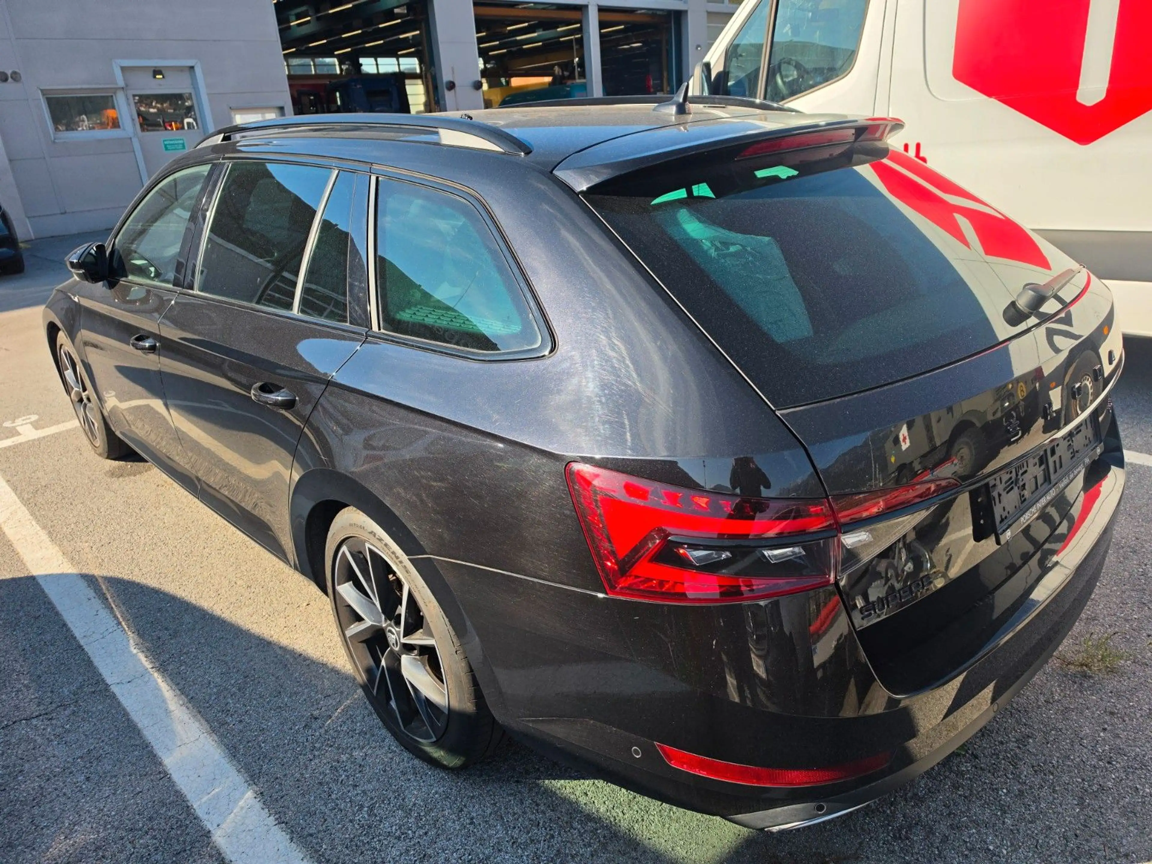 Skoda Superb Combi Sportline 4x4 — photo 4