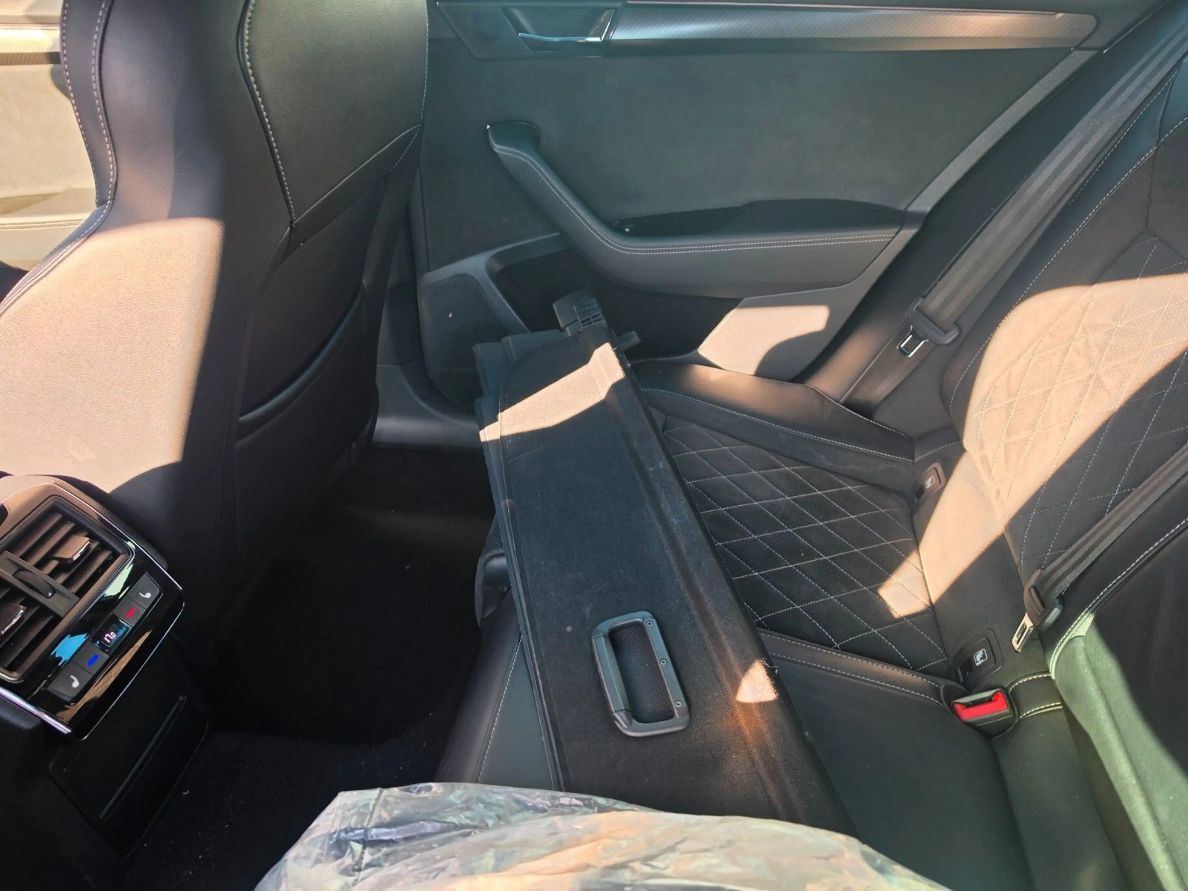 Skoda Superb Combi Sportline 4x4 — photo 15