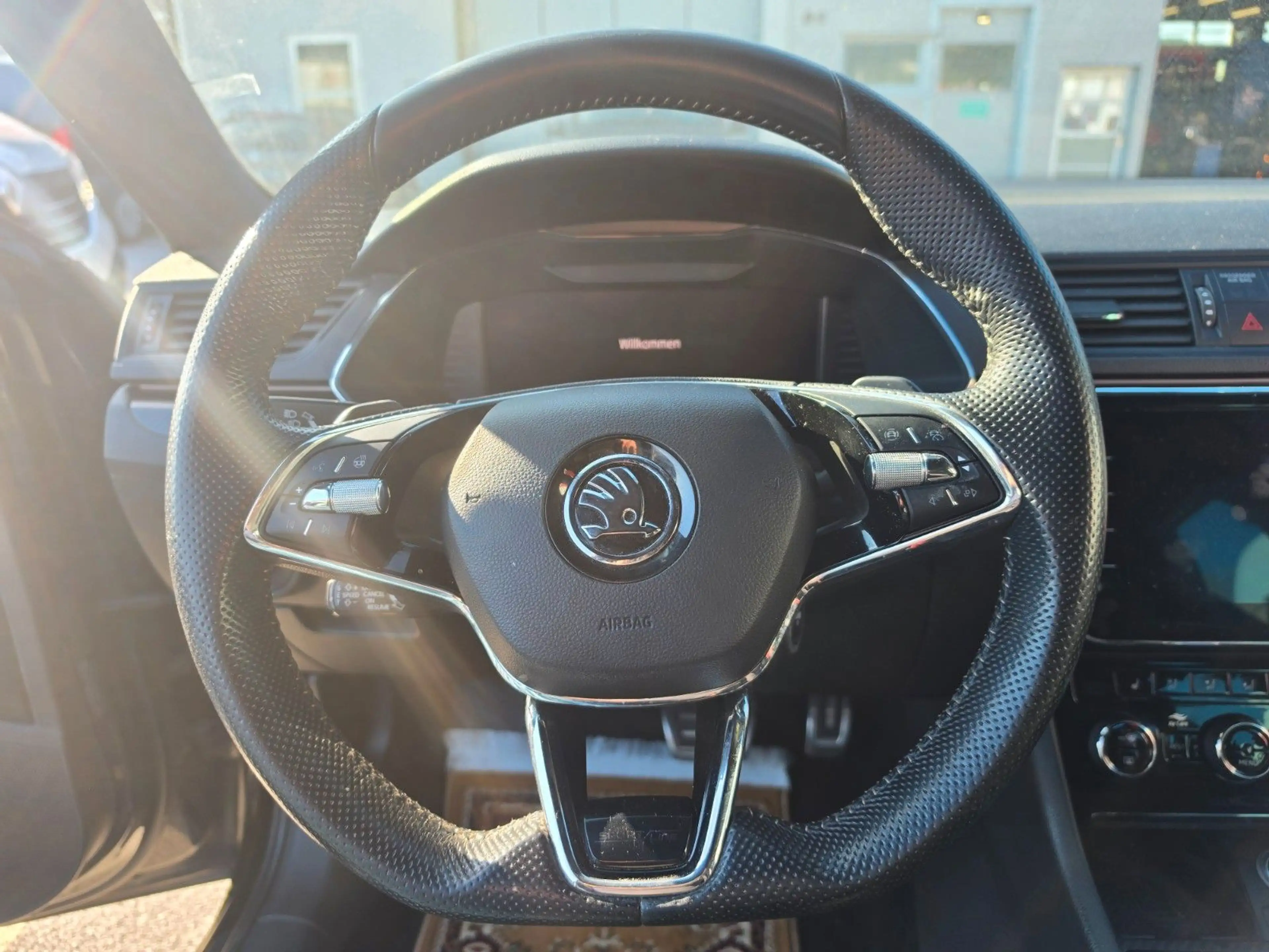 Skoda Superb Combi Sportline 4x4 — photo 5