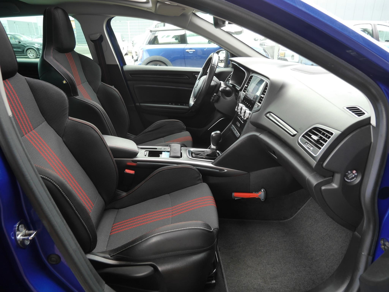 Renault Megane E-Tech Estate 1.6 Plug-In Hybrid 160 R.S. Line | Panoramd — photo 14