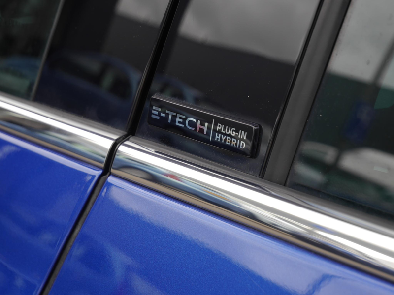 Renault Megane E-Tech Estate 1.6 Plug-In Hybrid 160 R.S. Line | Panoramd — photo 12