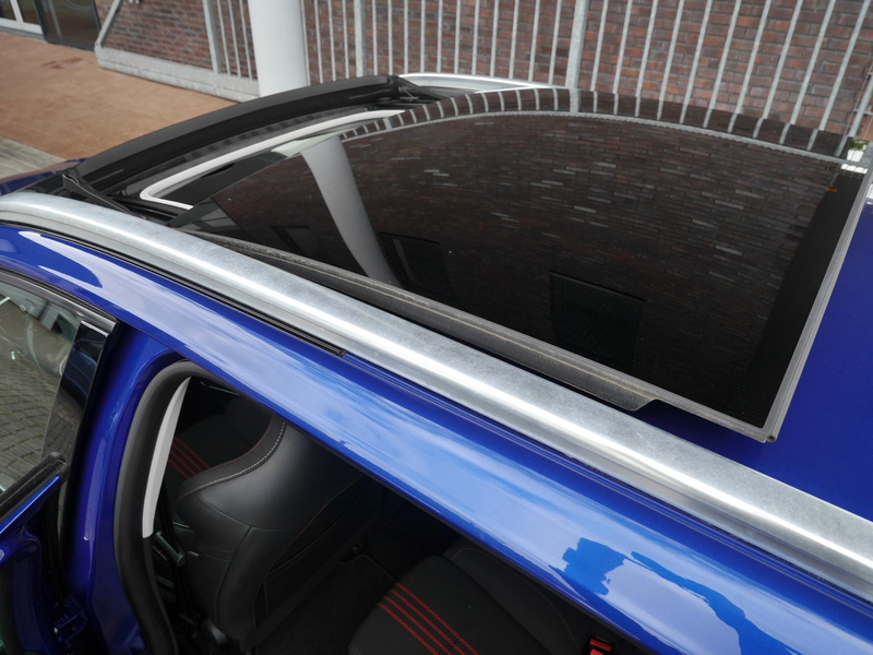Renault Megane E-Tech Estate 1.6 Plug-In Hybrid 160 R.S. Line | Panoramd — photo 9
