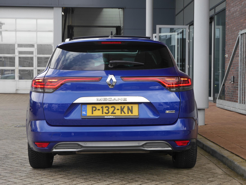 Renault Megane E-Tech Estate 1.6 Plug-In Hybrid 160 R.S. Line | Panoramd — photo 5