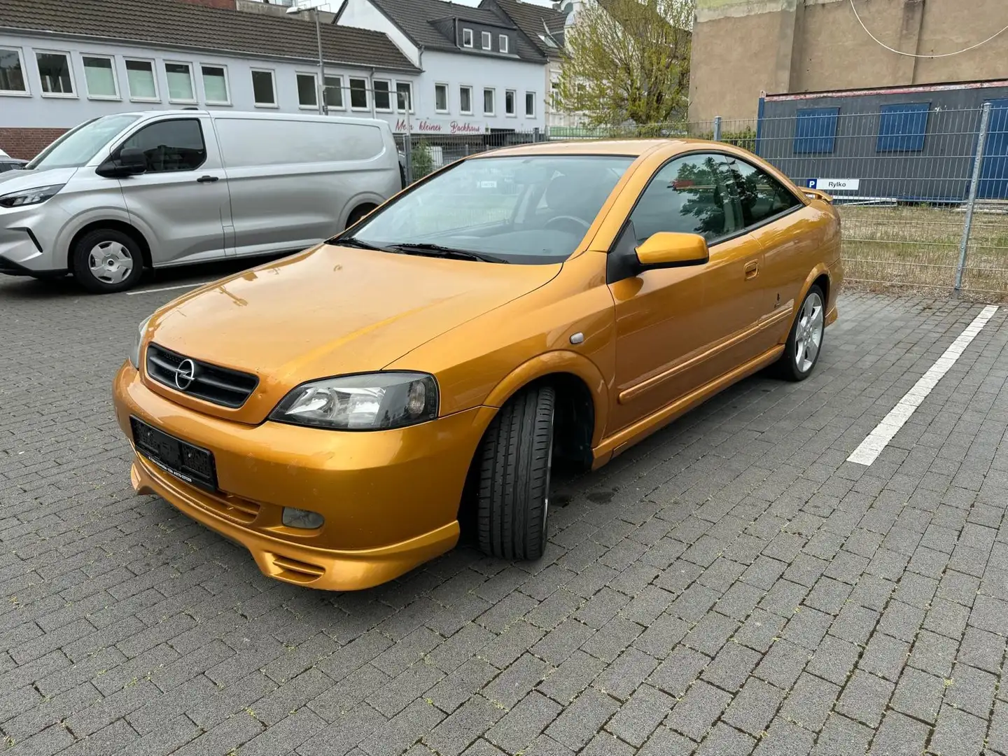 Opel Astra 1.8 16V Coupe Żółty - 2