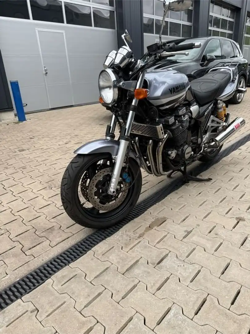 Yamaha XJR 1300 Silver - 2