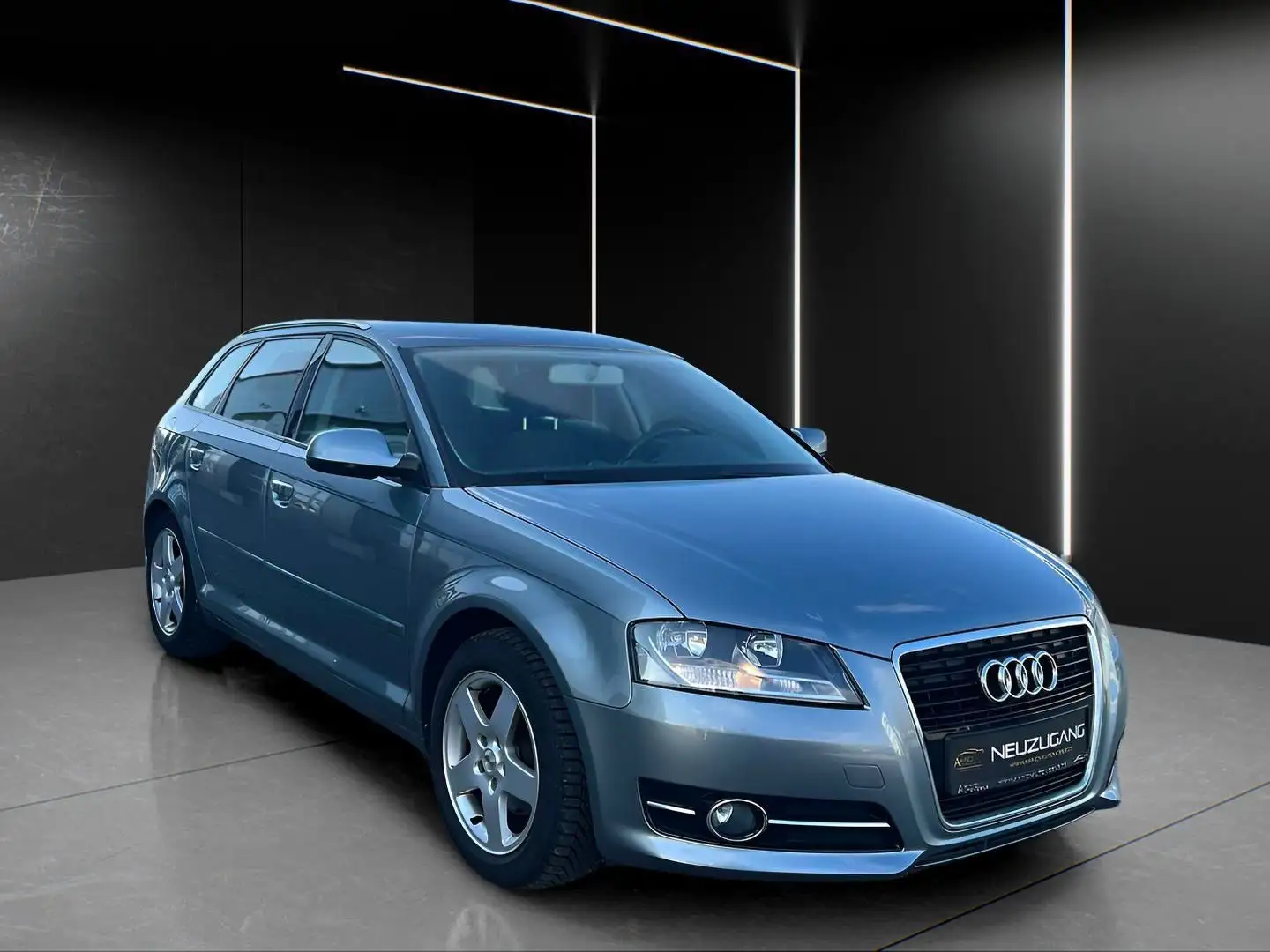 Audi A3 Sportback 1.2 TFSI Attraction *Shz*Klima* Gris - 1
