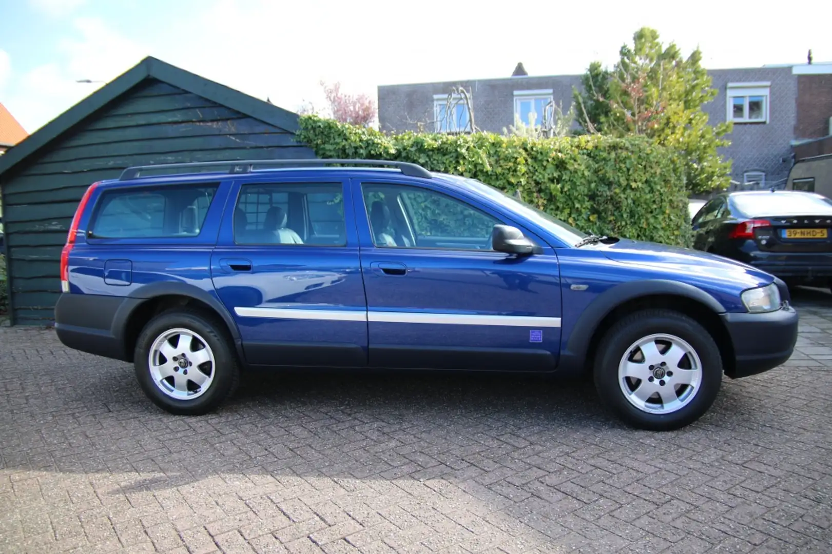 Volvo XC70 XC 2.4 T AWD Blue Ocean Race | Eerste eigenaar | L Modrá - 2