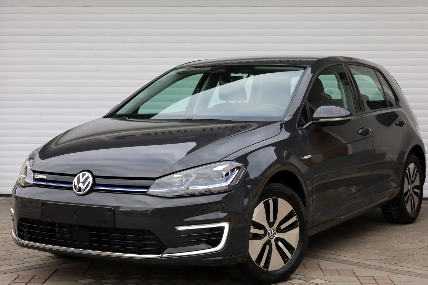 Volkswagen e-Golf COMFORTLINE 100KW*CCS-16"-ALU-NAVI-LED-APP_CONNECT Grau - 1