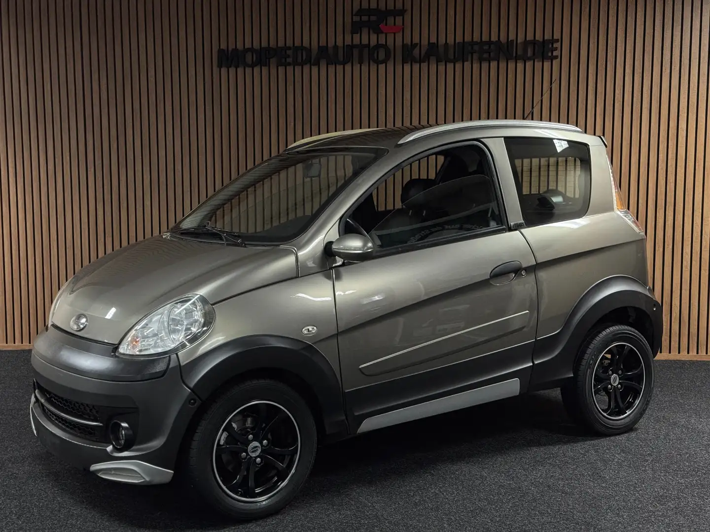 Microcar M.Go Highland X Army Green | leiser DCI Motor - 2