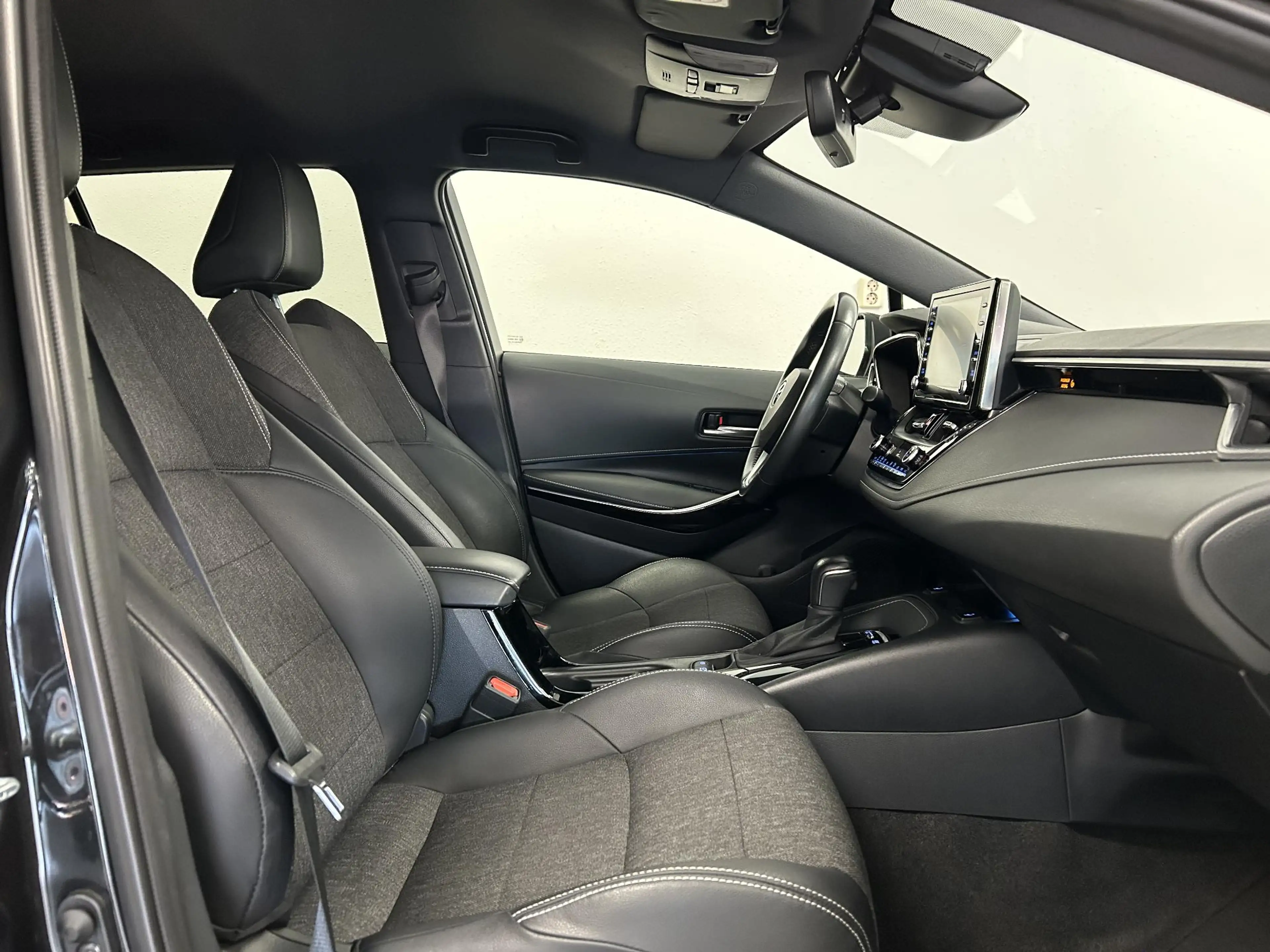 Toyota Corolla Touring Sports 1.8 Hybrid Dynamic | CAMERA | LED | — photo 32