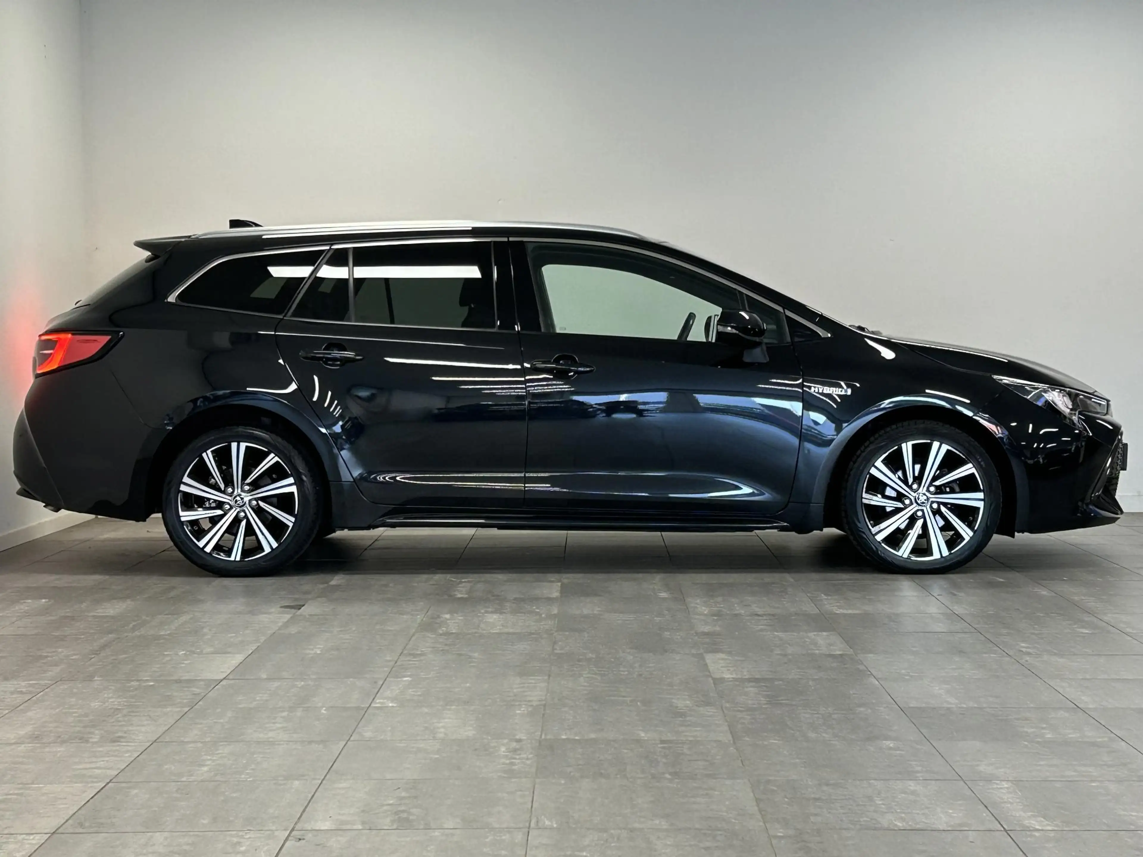 Toyota Corolla Touring Sports 1.8 Hybrid Dynamic | CAMERA | LED | — photo 20