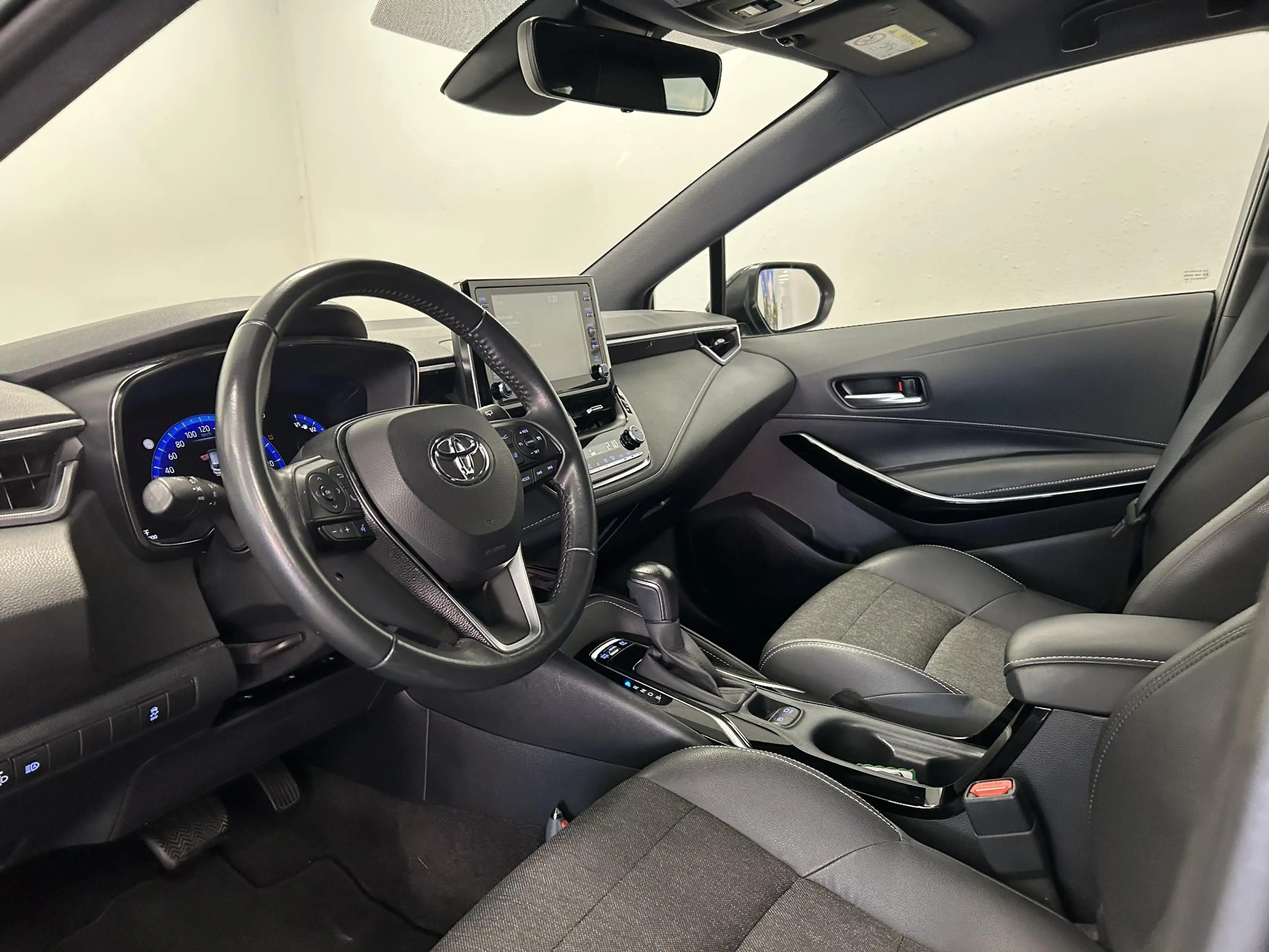 Toyota Corolla Touring Sports 1.8 Hybrid Dynamic | CAMERA | LED | — photo 28