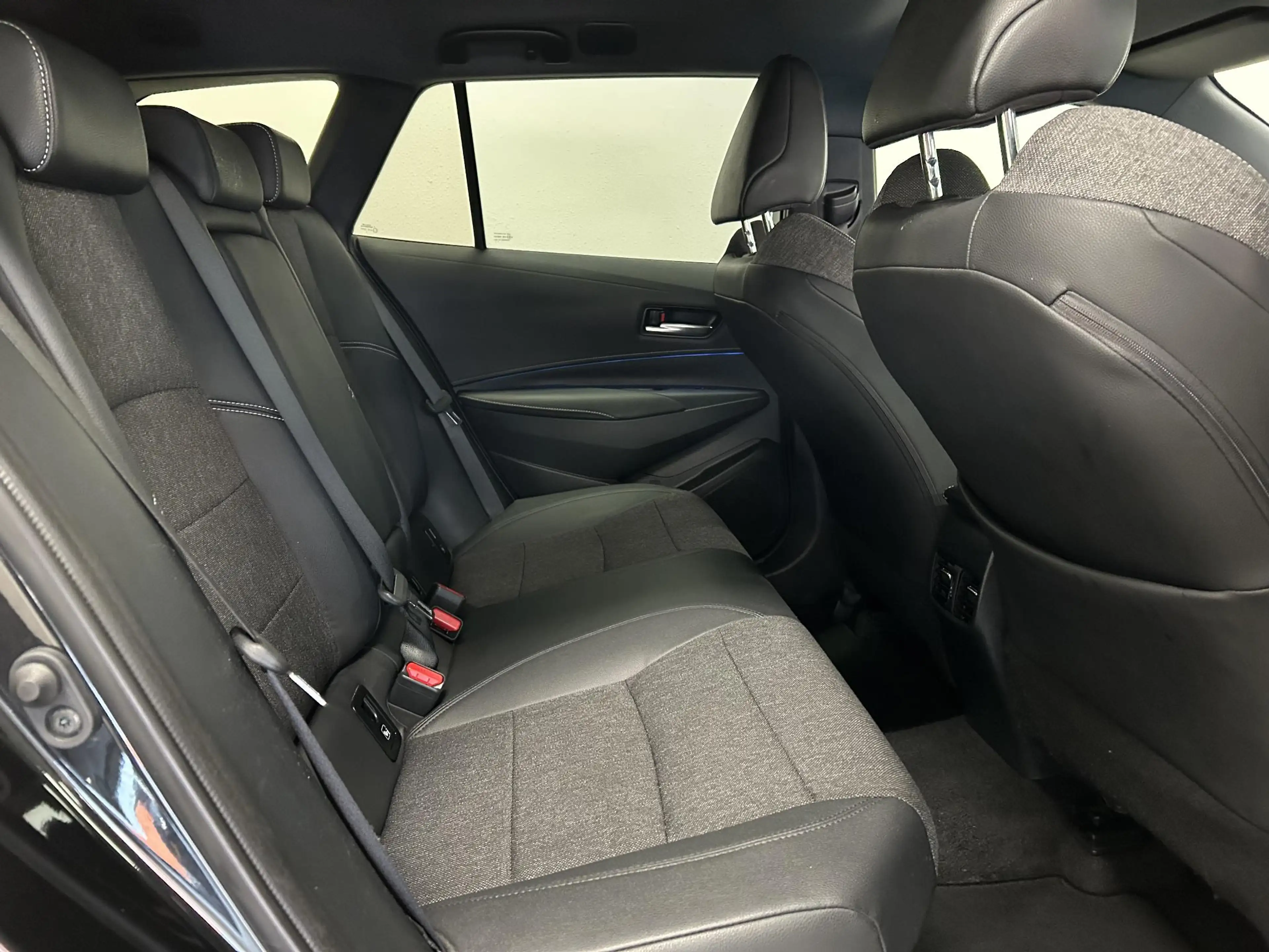 Toyota Corolla Touring Sports 1.8 Hybrid Dynamic | CAMERA | LED | — photo 31