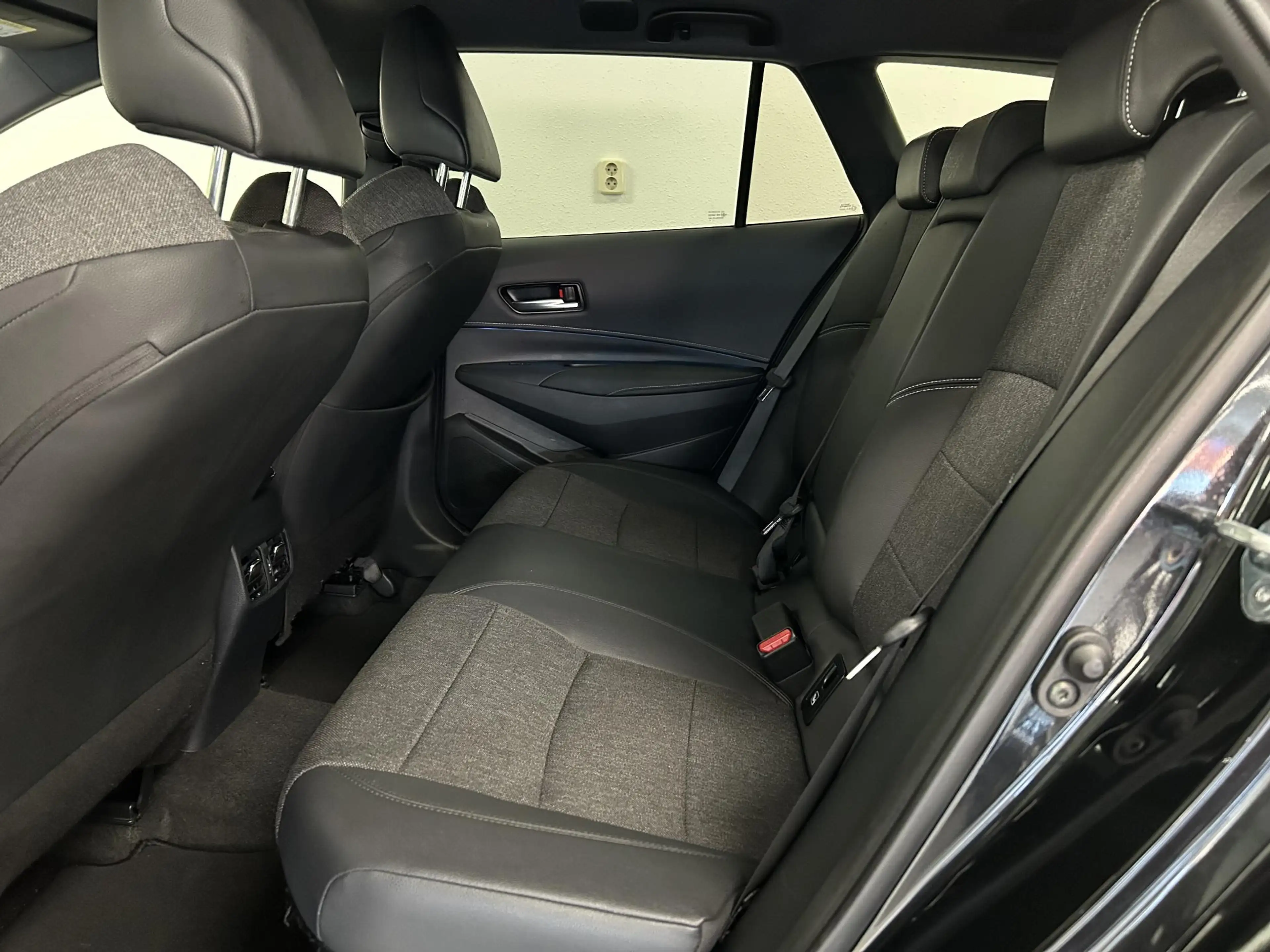 Toyota Corolla Touring Sports 1.8 Hybrid Dynamic | CAMERA | LED | — photo 8