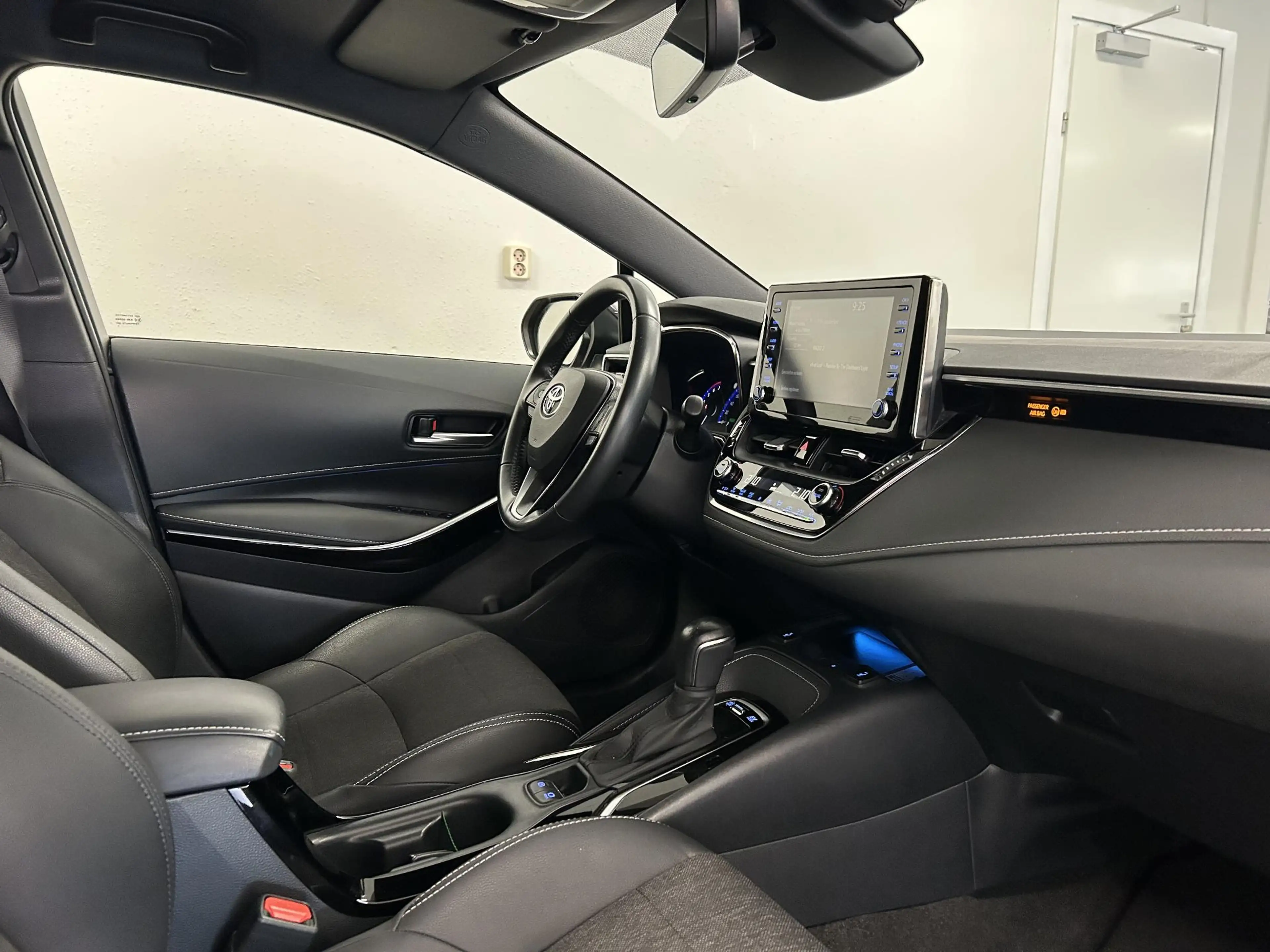Toyota Corolla Touring Sports 1.8 Hybrid Dynamic | CAMERA | LED | — photo 33