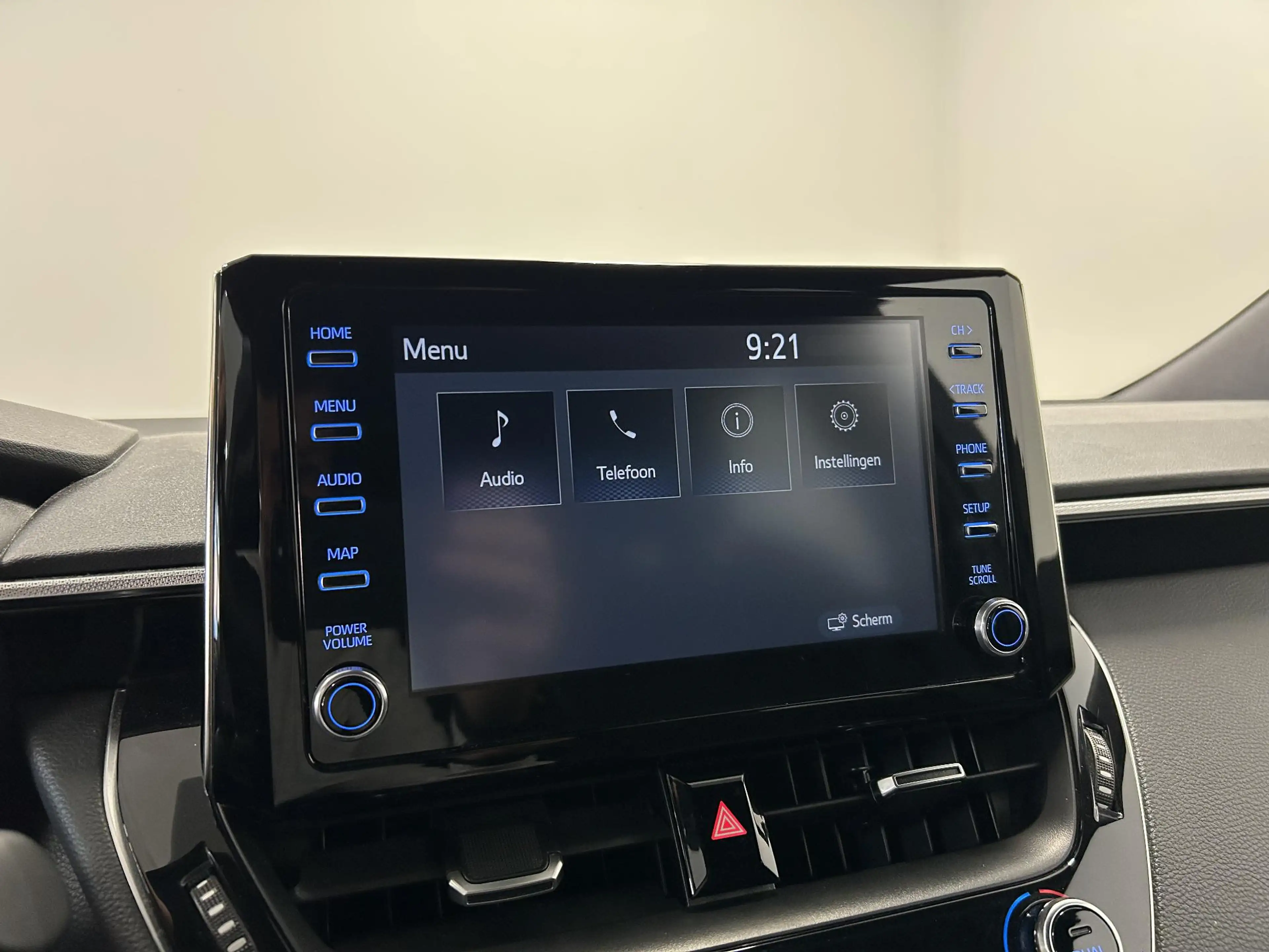 Toyota Corolla Touring Sports 1.8 Hybrid Dynamic | CAMERA | LED | — photo 12