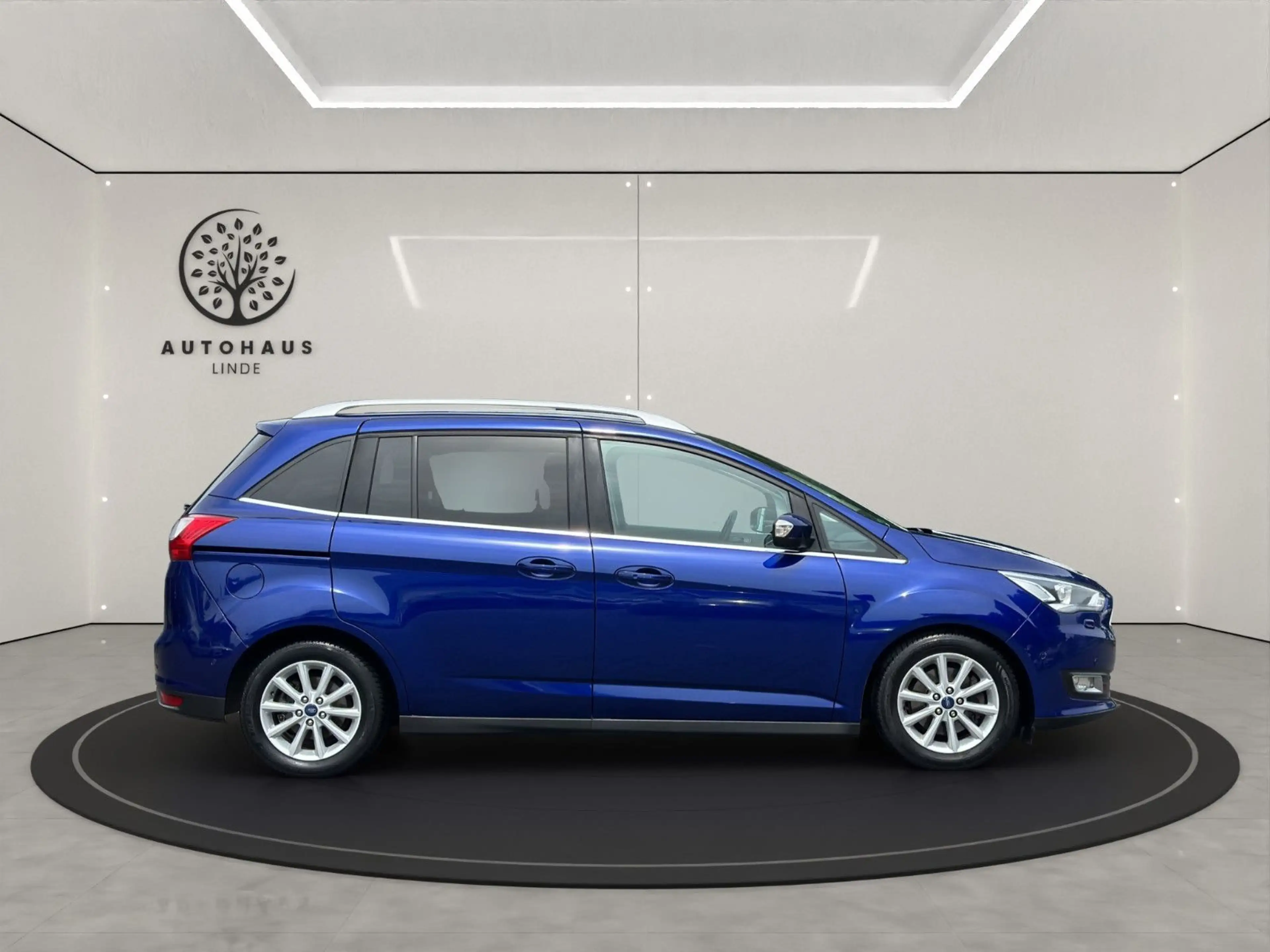Ford Grand C-Max 1,5 EcoBoost 110kW Titanium 6 Sitze — photo 6