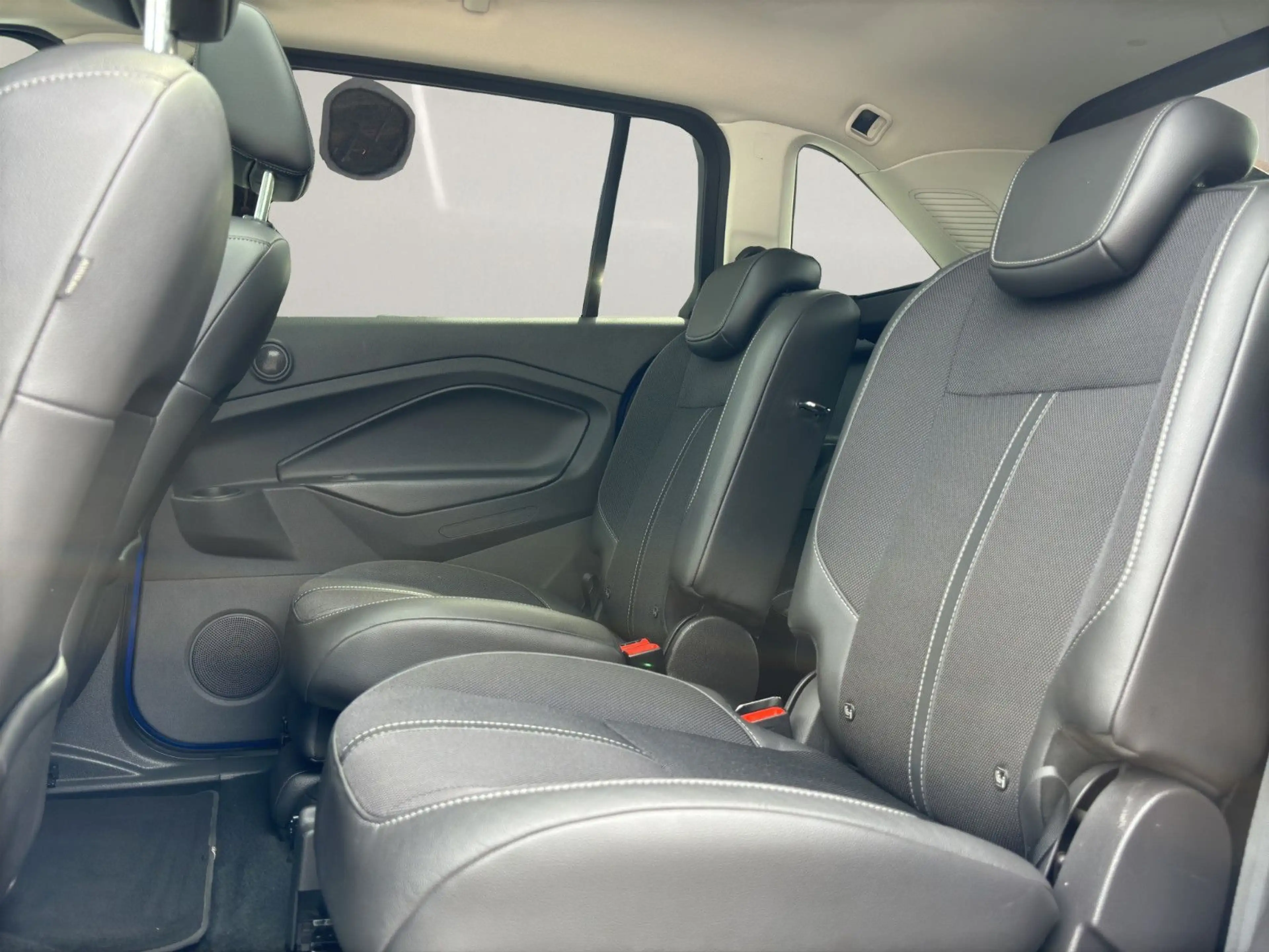 Ford Grand C-Max 1,5 EcoBoost 110kW Titanium 6 Sitze — photo 23
