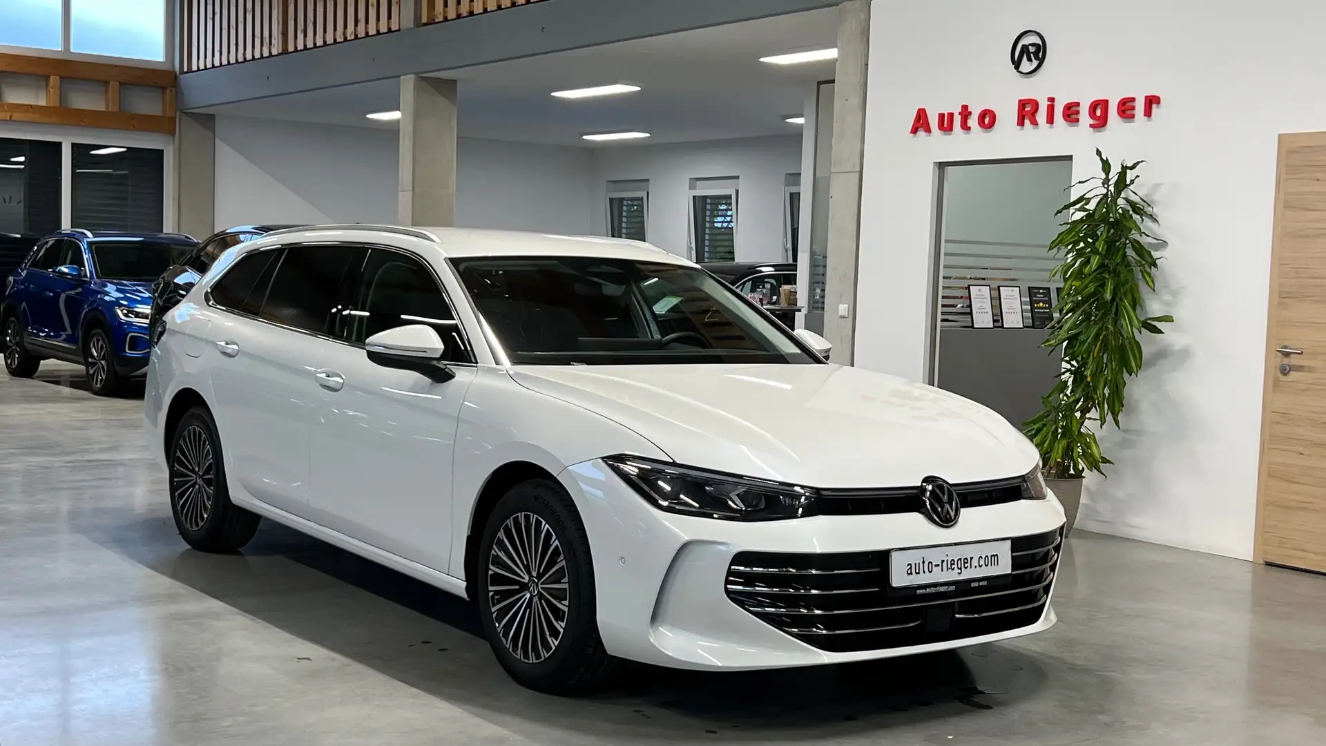 Volkswagen Passat Variant 2.0TDI 4Motion Head-up Sitzbelüftung, AHK, GARANTIE Weiß - 2