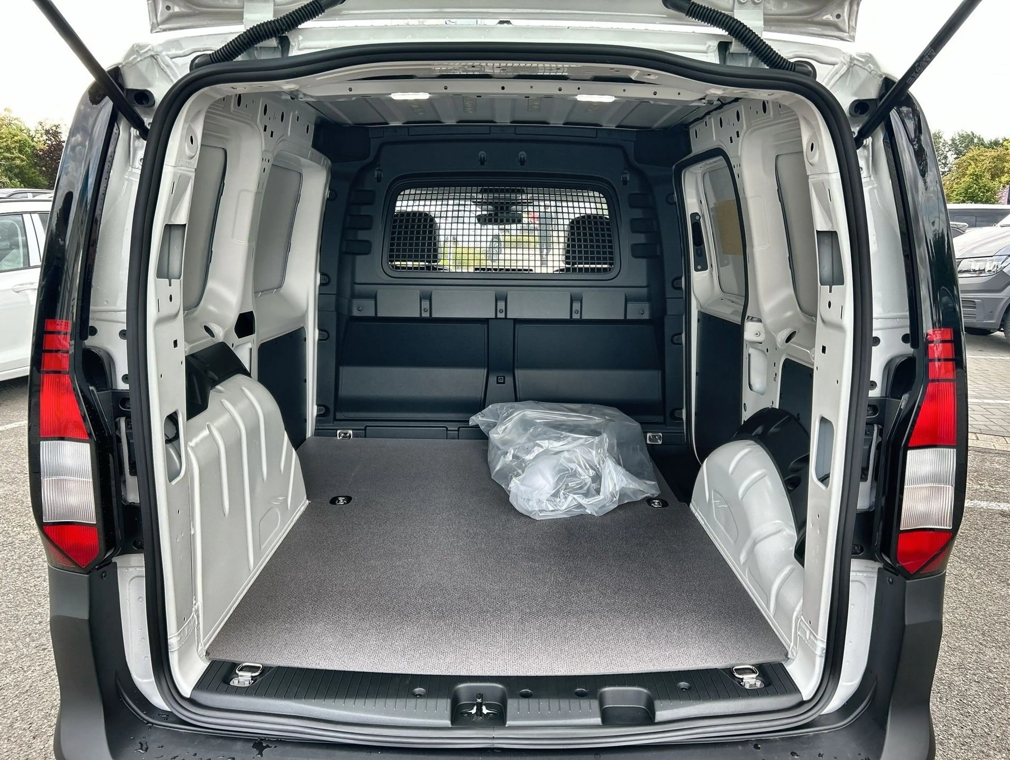 Volkswagen Caddy Cargo Motor: 2.0 l TDI EU6 SCR 75 kW Getriebe: 6-G — photo 13