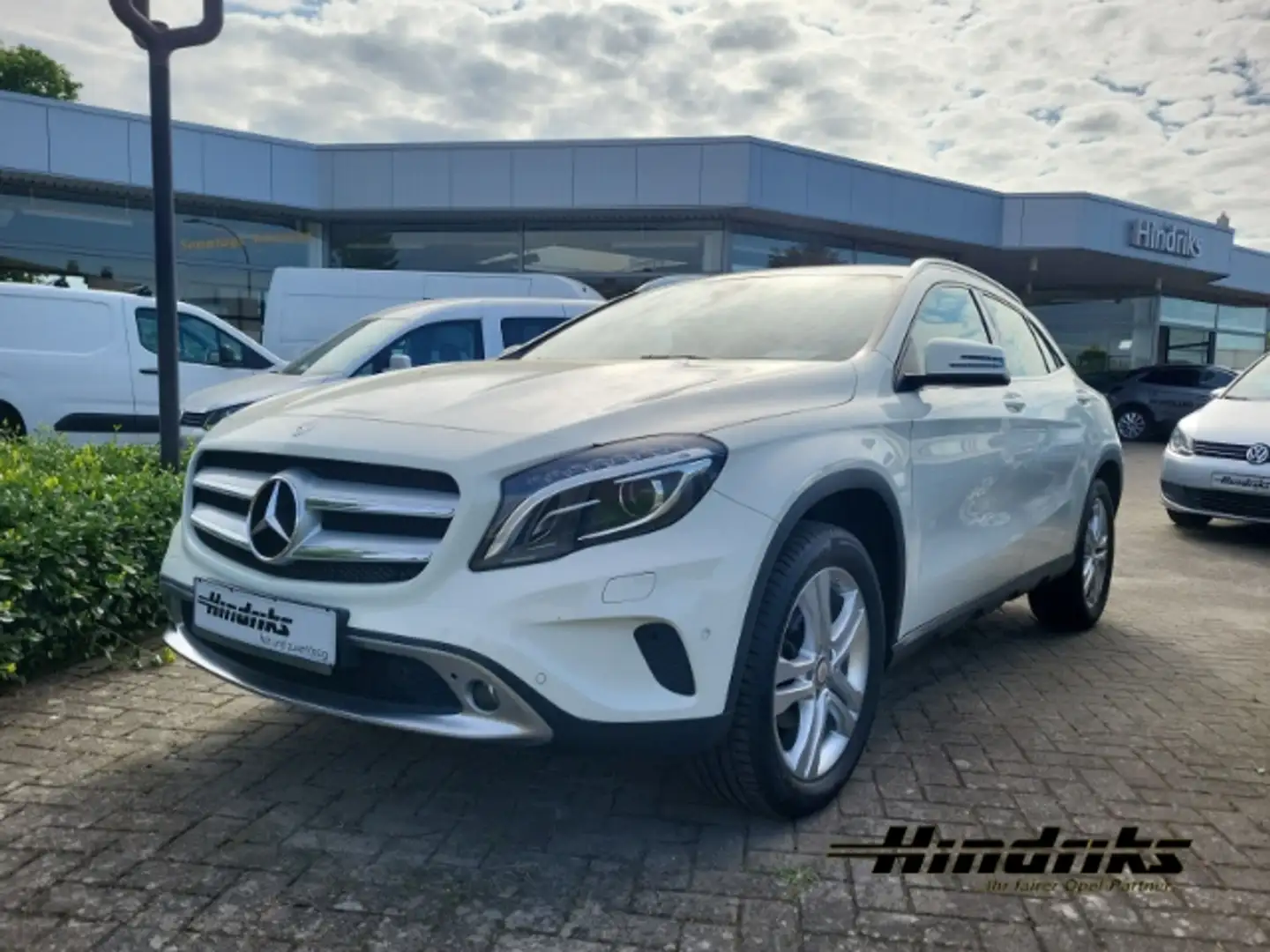 Mercedes-Benz GLA 180 1.6i Navi Bi-Xenon Fahrerprofil Ambientebeleuchtun Wit - 1