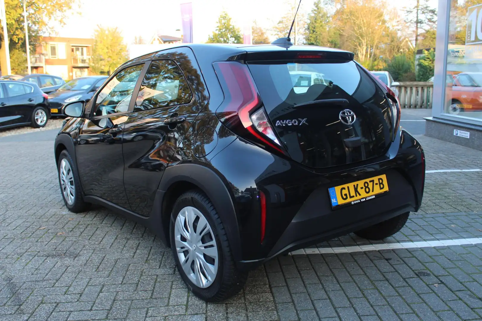 Toyota Aygo X PLAY AD-CRUISE APPLE/ANDROID AIRCO CAMERA DAB EL-R Noir - 2