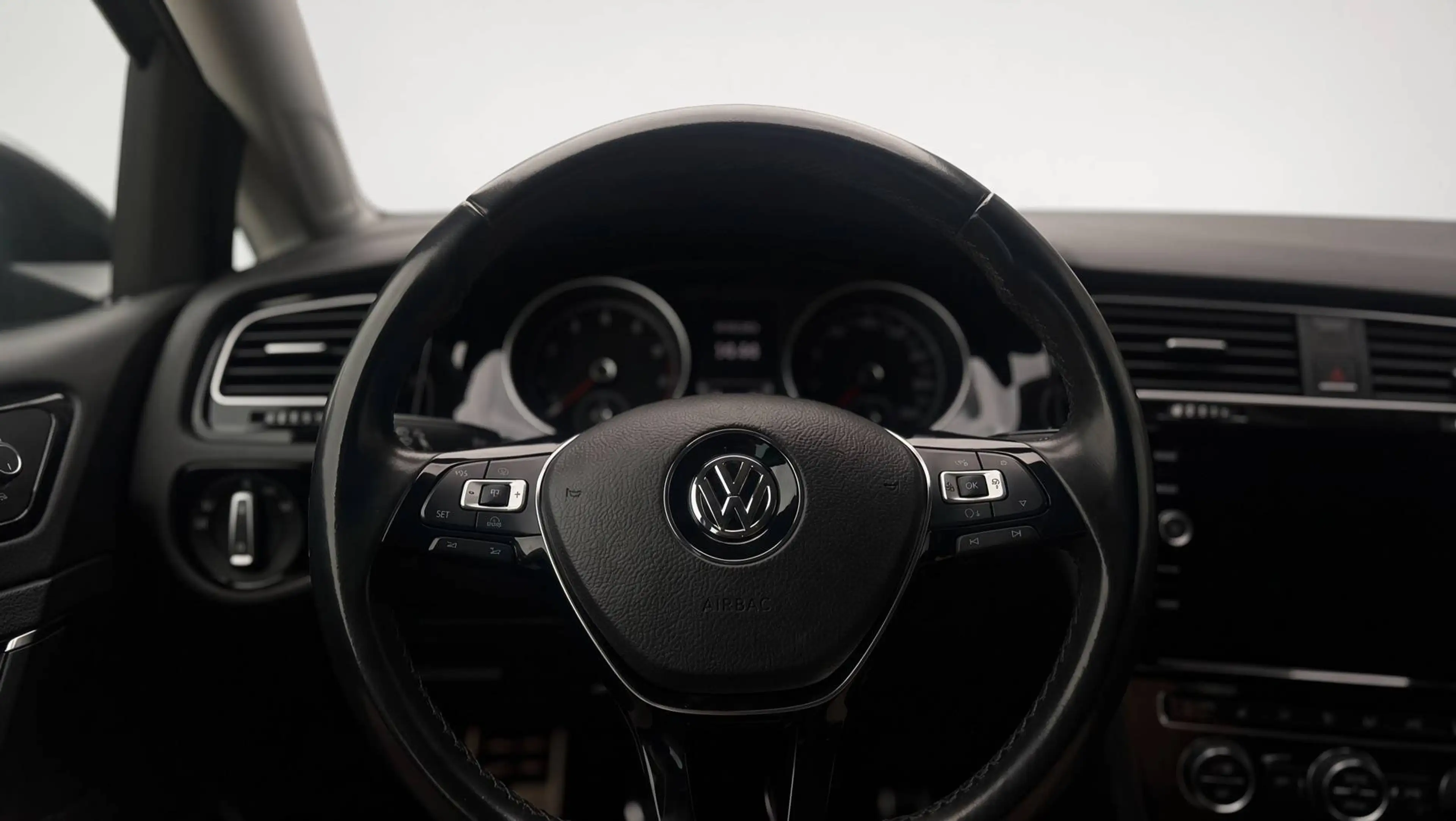 Volkswagen Golf CARPLAY/ABSTANDSTEMPOMAT/SITZHEIZUNG — photo 11