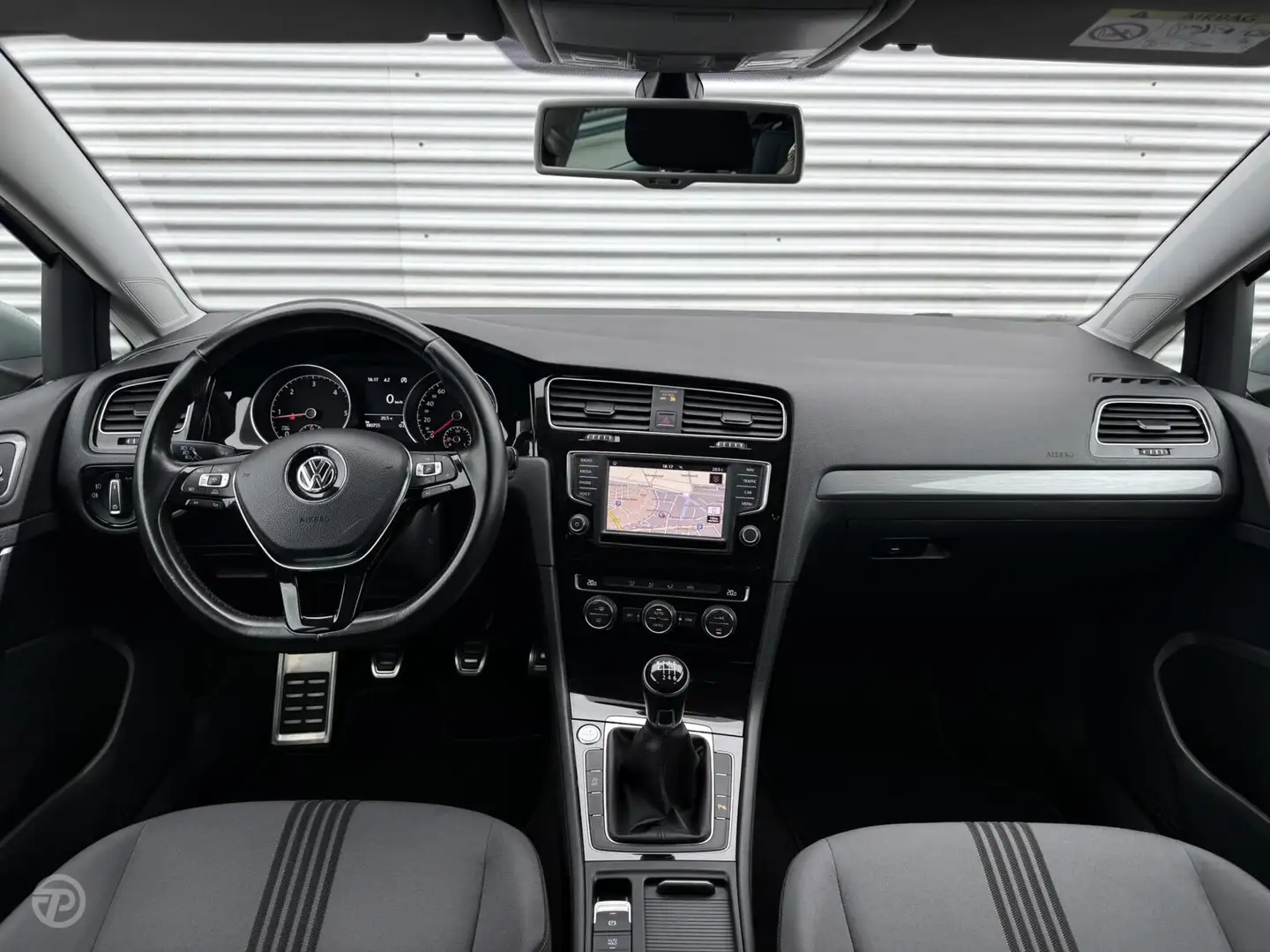 Volkswagen Golf 2.0 TDI 150 PK Highline ACC Apple CarPlay Android Grijs - 2
