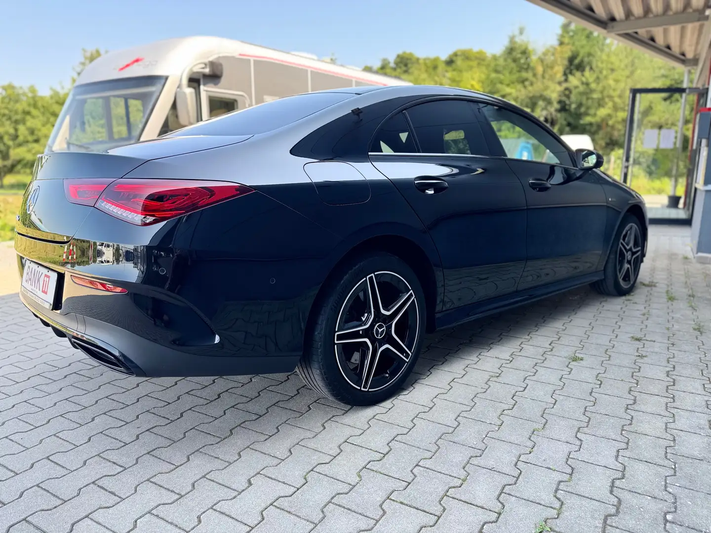 Mercedes-Benz CLA 250 8G-DCT AMG LINE*1.Hand*Navi*Kamera*Ambiente*LED Schwarz - 2