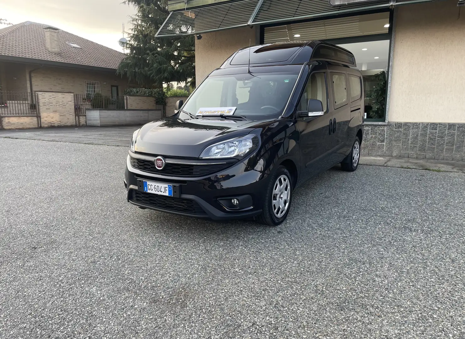 Fiat Doblo Maxi - XL 1.6 M-jet Passo Lungo / Tetto Alto N1 5P Schwarz - 2