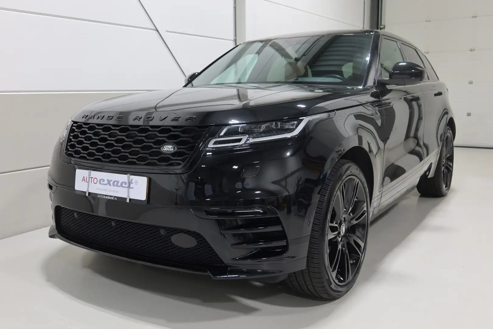Land Rover Range Rover Velar 2.0 P300 Turbo AWD R-Dynamic HSE Zwart - 1