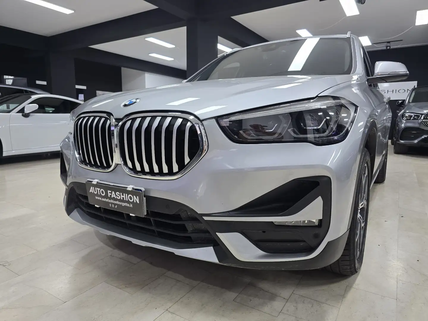 BMW X1 X1 F48 2019 sdrive18d Xline auto Silber - 2