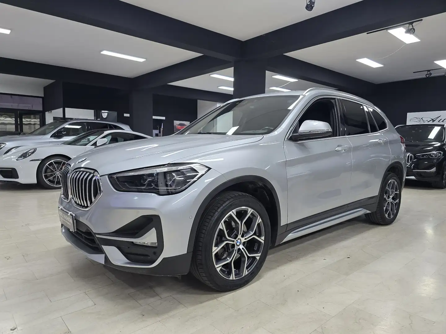 BMW X1 X1 F48 2019 sdrive18d Xline auto Silber - 1