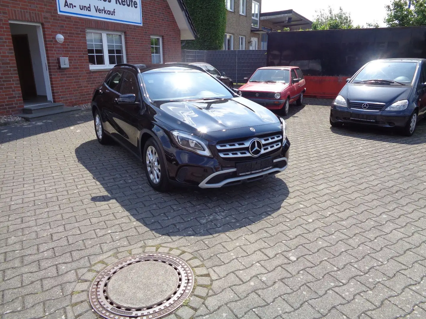 Mercedes-Benz GLA 200 Autom., Kam. Navi.LM, Keyl.LED,Met. PTS, Schwarz - 2