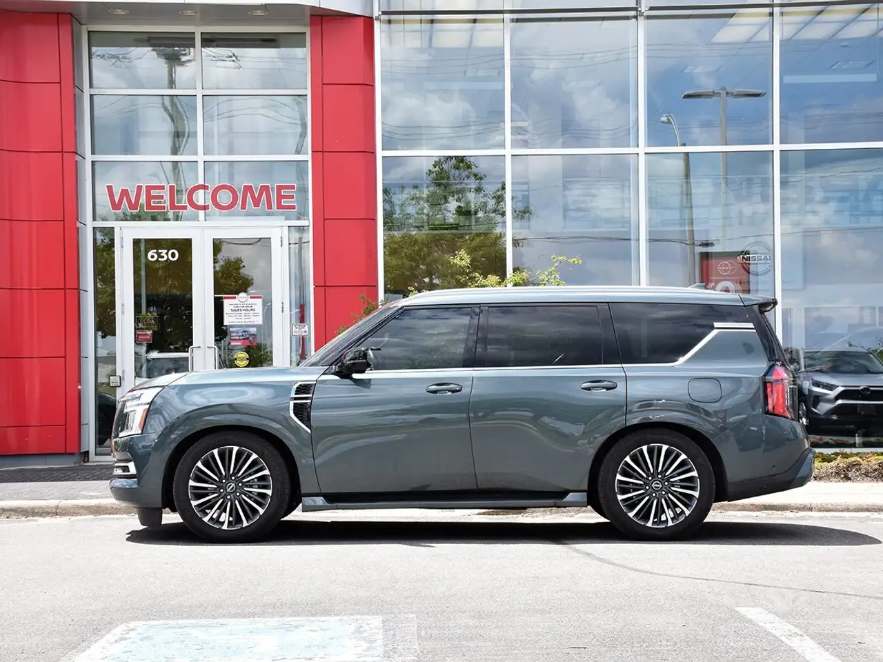 Nissan Armada снимка Nissan Armada