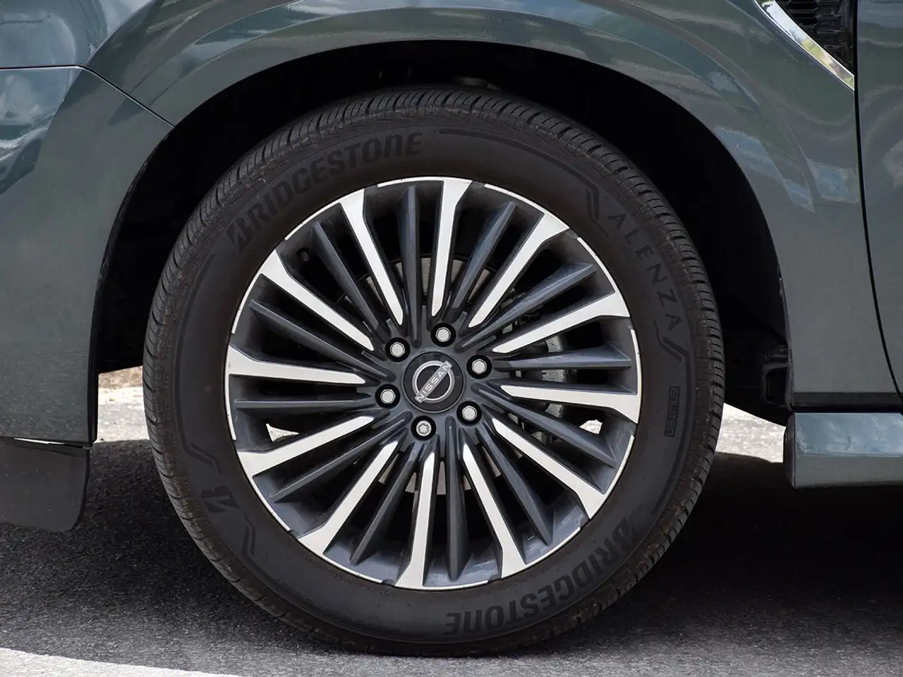Nissan Armada снимка Nissan Armada