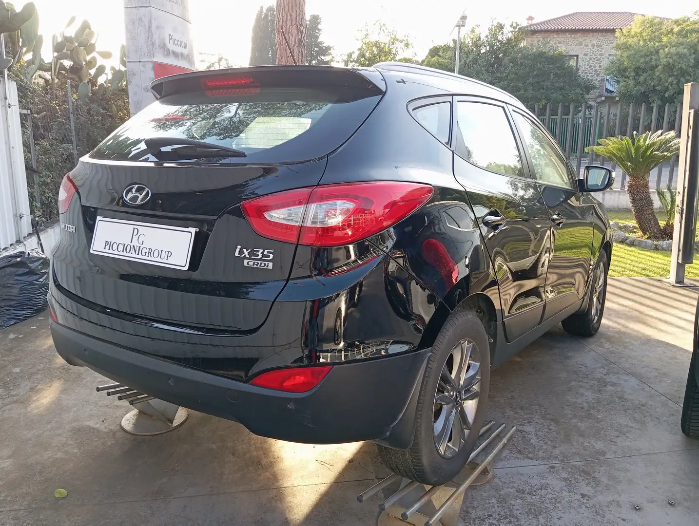 Hyundai iX35 1.7 crdi Classic 2wd FL Schwarz - 2