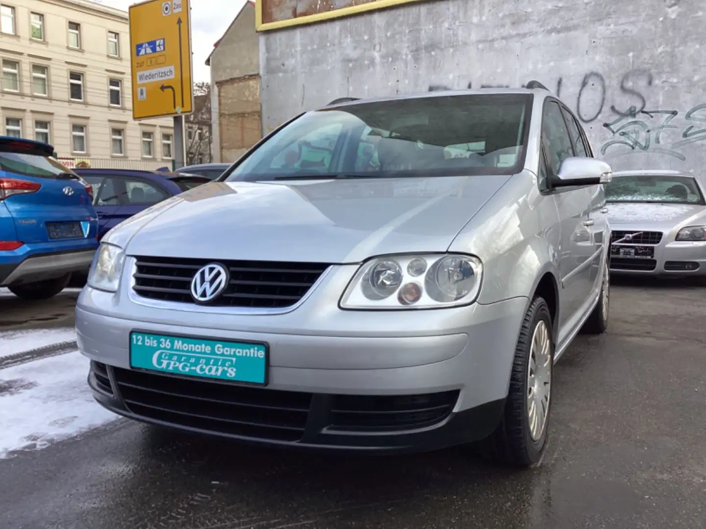 Volkswagen Touran Trendline 1.6 Benzin Automatik Klima Silber - 1