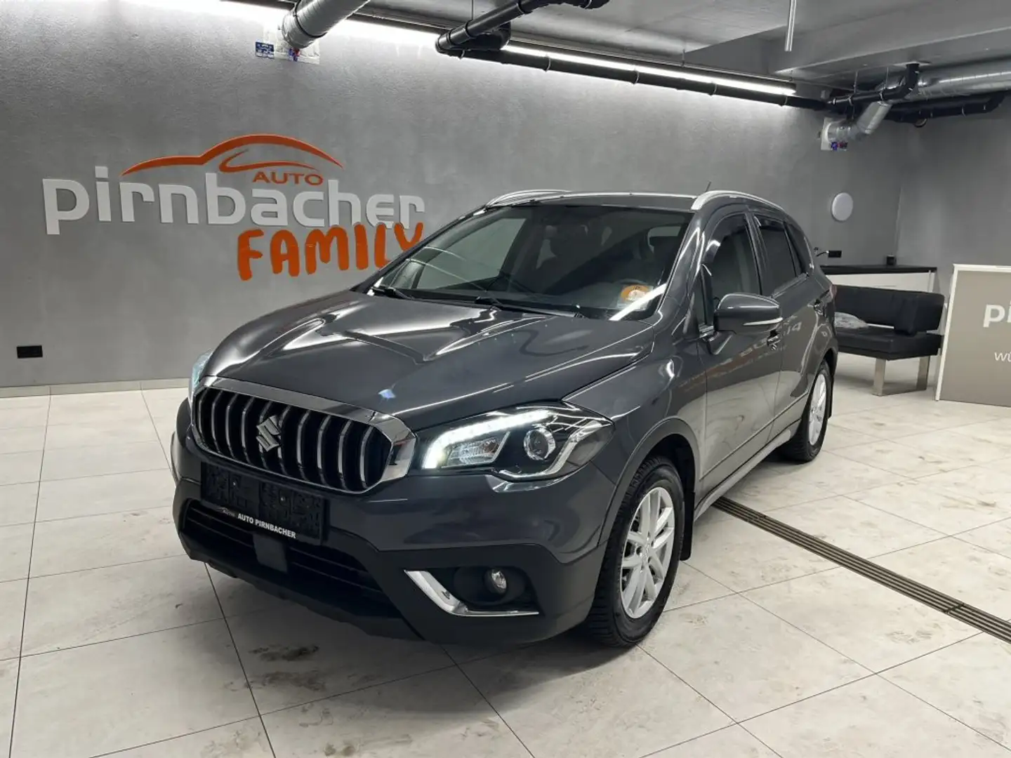 Suzuki SX4 S-CROSS 1.0 DITC shine 2WD Grau - 1