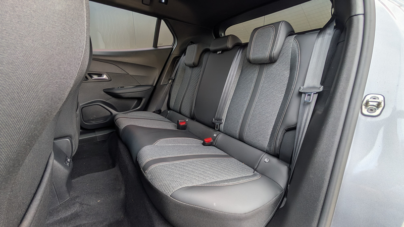 Peugeot e-2008 EV Allure Avantage 54 kWh — photo 3