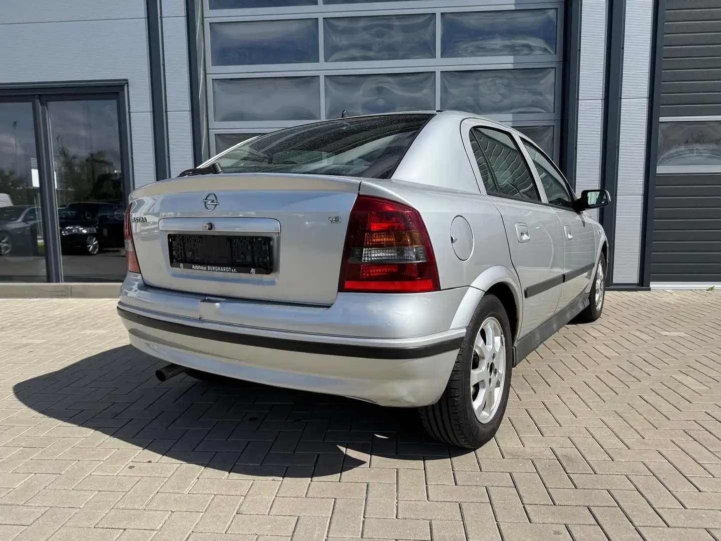 Opel Astra 1.6 Njoy Automatik TÜV 10/2026 8-fach Silber - 2